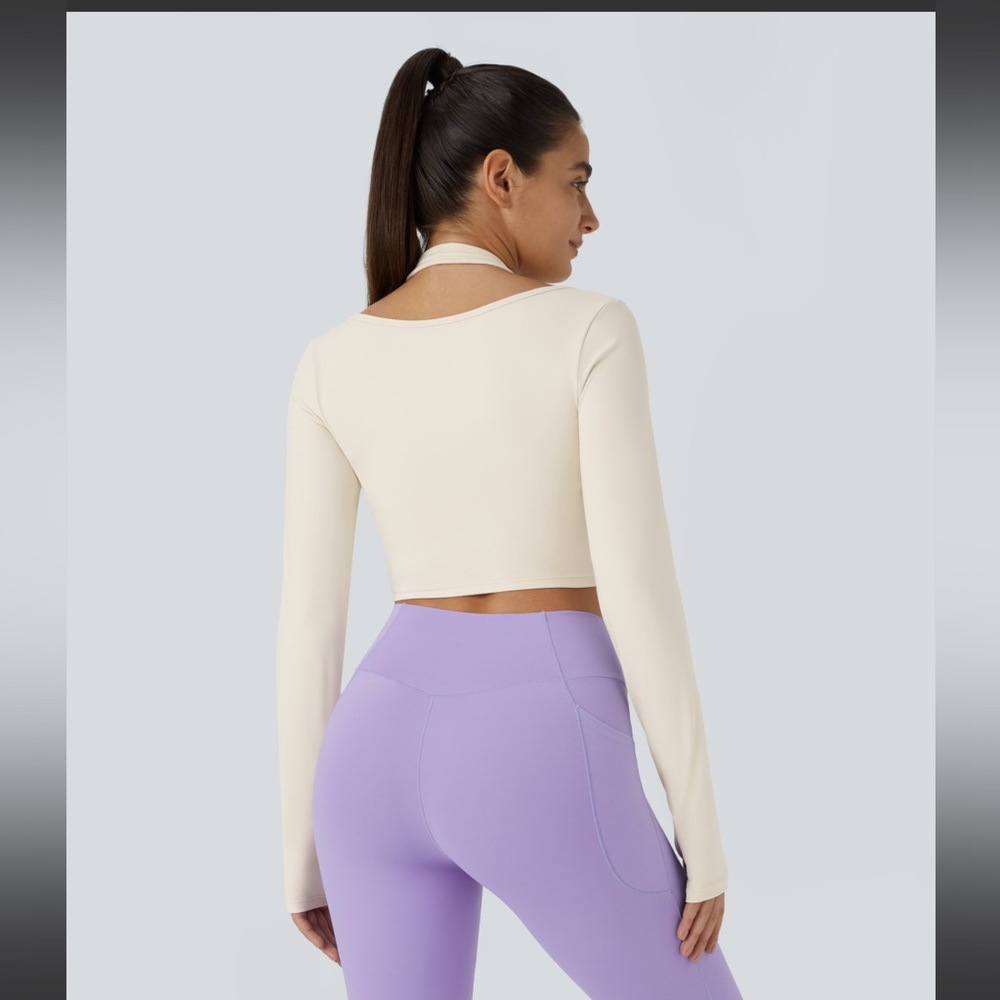 Halara SoftlyZero Plush Halter Thumb Hole Long Sleeve Cropped 2-in-1  Sports Top - Picture 2 of 6